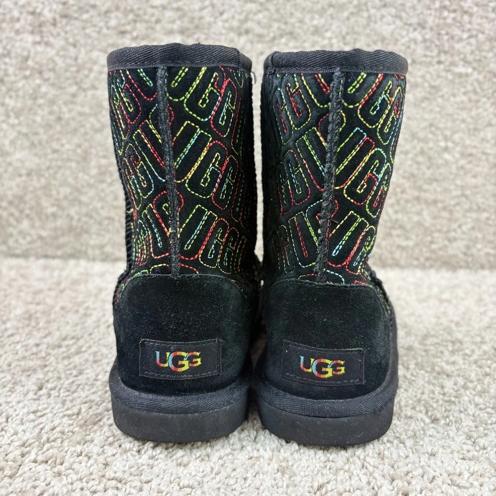 UGG Classic Boots Unisex Kids 3 Rainbow Logo Black Suede‎ Shearling Cozy Lined